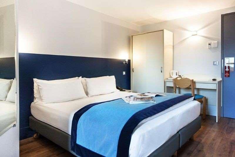 Hotel L'Amandier Нантерр Номер фото