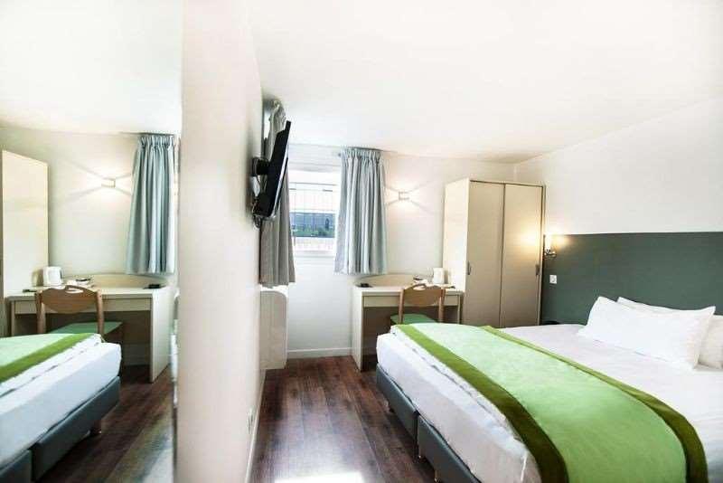Hotel L'Amandier Нантерр Номер фото