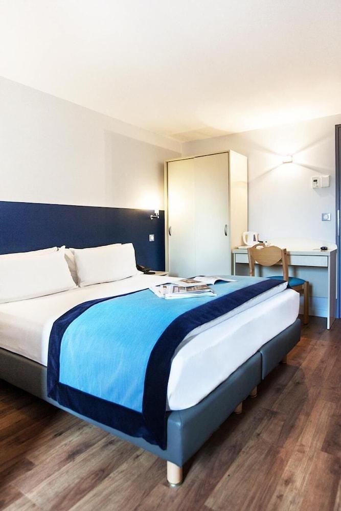 Hotel L'Amandier Нантерр Екстер'єр фото