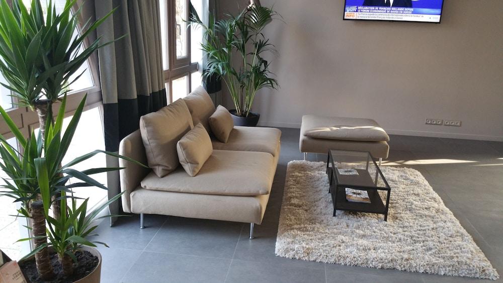 Hotel L'Amandier Нантерр Екстер'єр фото