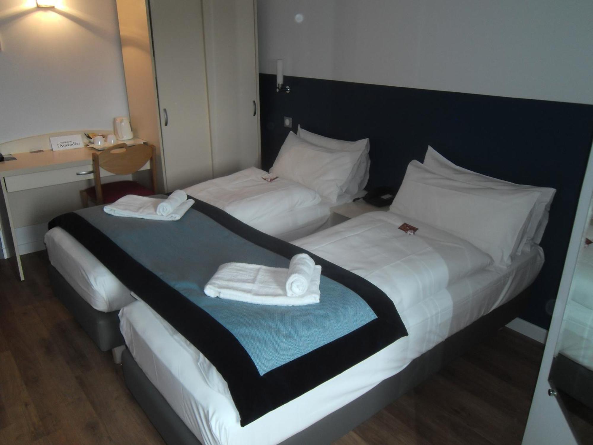 Hotel L'Amandier Нантерр Номер фото